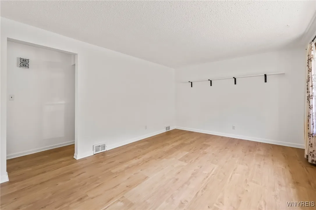 415 Linwood Avenue, North Tonawanda, New York 1412, North Tonawanda, New York 14120, 4 Bedrooms Bedrooms, 9 Rooms Rooms,1 BathroomBathrooms,Residential,For Sale,415 Linwood Avenue, North Tonawanda, New York 1412,B1622714