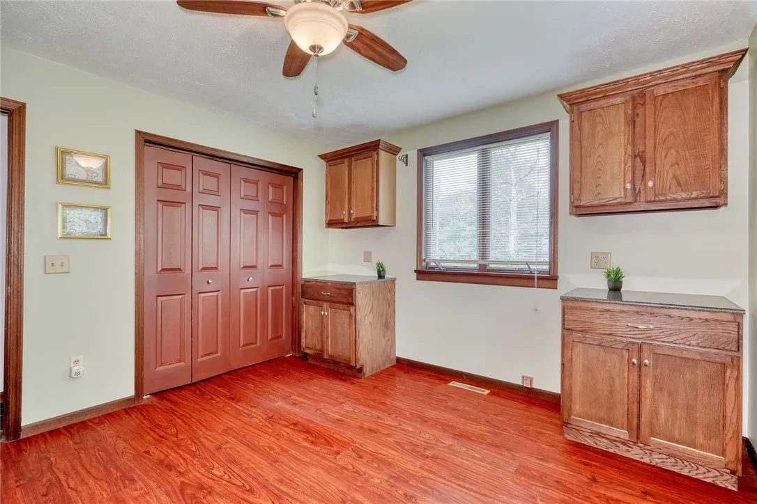 Office/possible bedroom