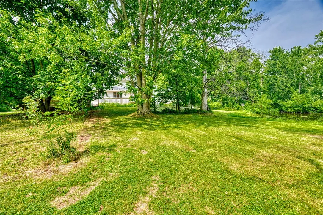 160 Berg Road, Ontario, New York 14519, Ontario, New York 14519, 5 Bedrooms Bedrooms, 13 Rooms Rooms,3 BathroomsBathrooms,Residential,For Sale,160 Berg Road, Ontario, New York 14519,R1623266