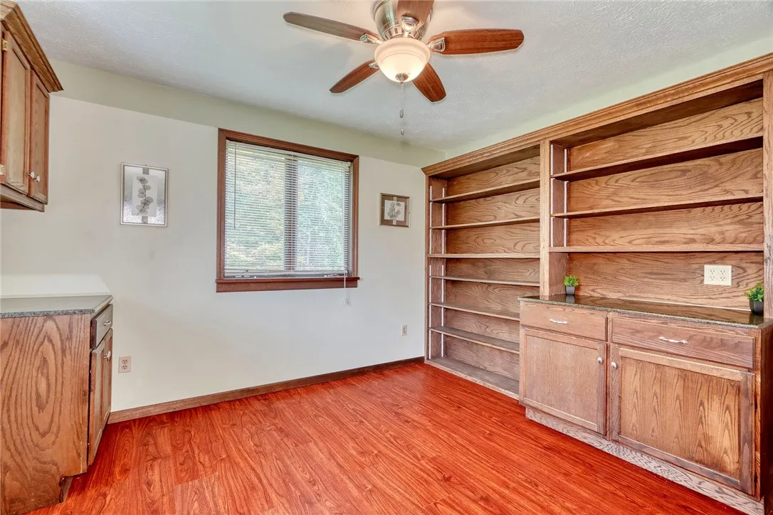 Office/possible bedroom