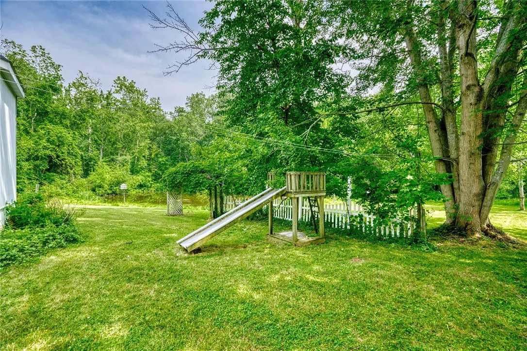 160 Berg Road, Ontario, New York 14519, Ontario, New York 14519, 5 Bedrooms Bedrooms, 13 Rooms Rooms,3 BathroomsBathrooms,Residential,For Sale,160 Berg Road, Ontario, New York 14519,R1623266