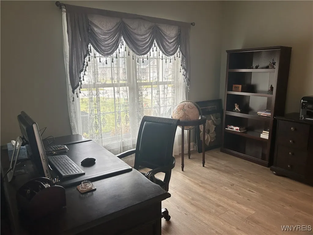 3836 Forest Park Way, Wheatfield, New York 14120, Wheatfield, New York 14120, 2 Bedrooms Bedrooms, 5 Rooms Rooms,2 BathroomsBathrooms,Residential,For Sale,3836 Forest Park Way, Wheatfield, New York 14120,B1623343