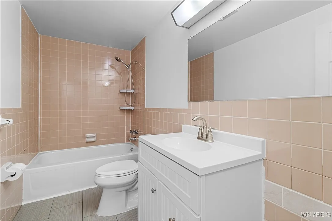 309 North Street 34, Buffalo, New York 14201, Buffalo, New York 14201, 2 Bedrooms Bedrooms, 4 Rooms Rooms,1 BathroomBathrooms,Residential,For Sale,309 North Street 34, Buffalo, New York 14201,B1622757
