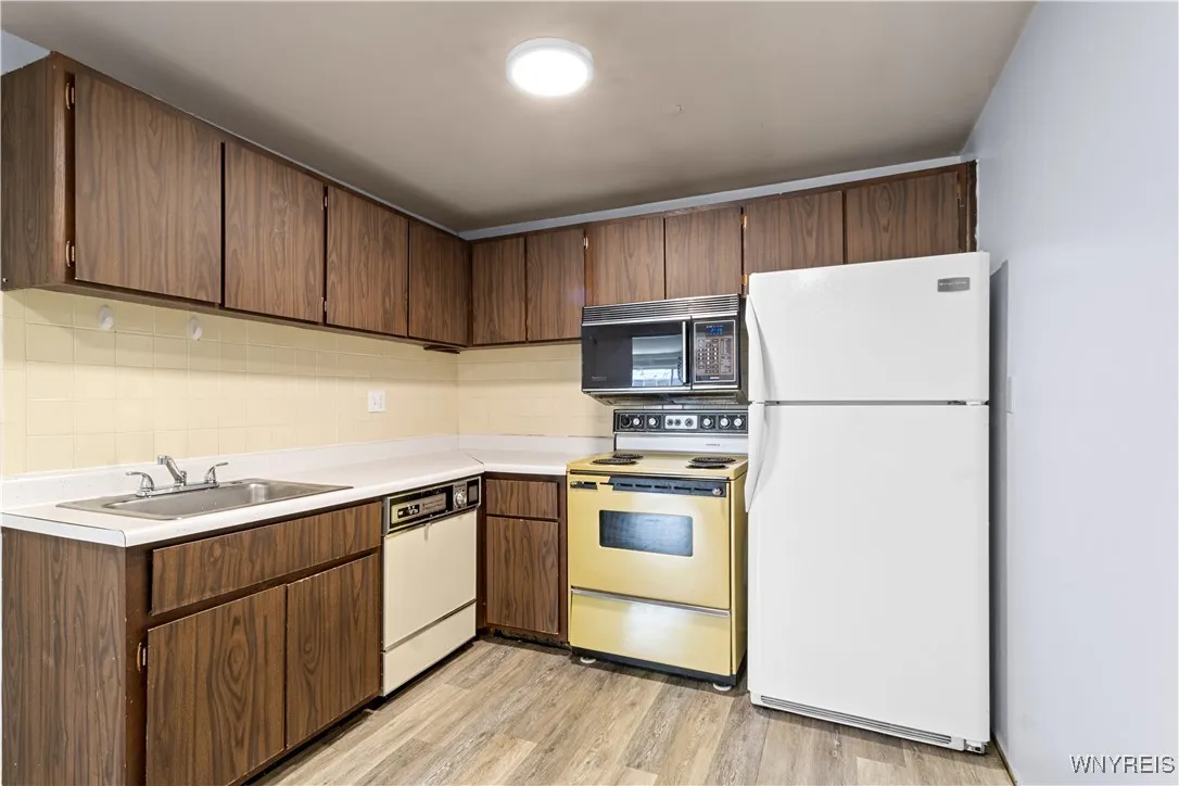 309 North Street 34, Buffalo, New York 14201, Buffalo, New York 14201, 2 Bedrooms Bedrooms, 4 Rooms Rooms,1 BathroomBathrooms,Residential,For Sale,309 North Street 34, Buffalo, New York 14201,B1622757