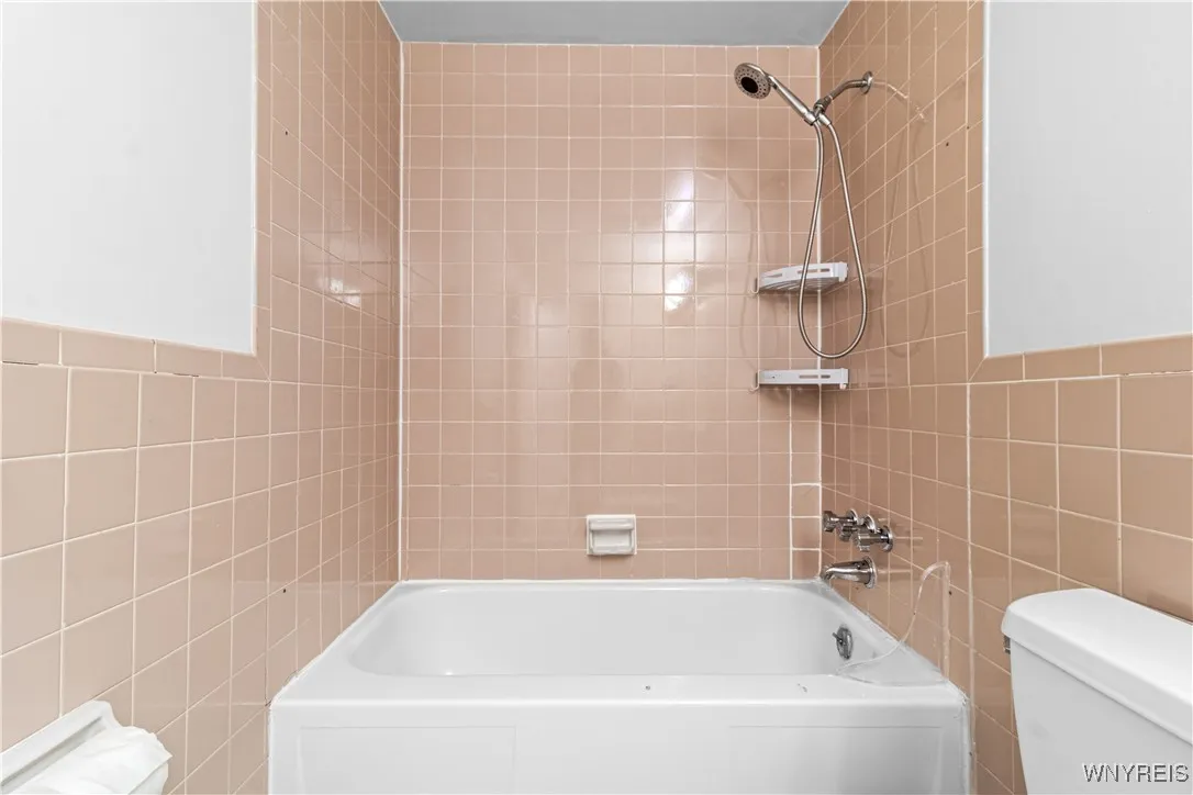 309 North Street 34, Buffalo, New York 14201, Buffalo, New York 14201, 2 Bedrooms Bedrooms, 4 Rooms Rooms,1 BathroomBathrooms,Residential,For Sale,309 North Street 34, Buffalo, New York 14201,B1622757