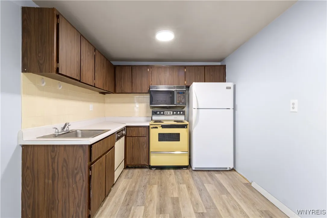 309 North Street 34, Buffalo, New York 14201, Buffalo, New York 14201, 2 Bedrooms Bedrooms, 4 Rooms Rooms,1 BathroomBathrooms,Residential,For Sale,309 North Street 34, Buffalo, New York 14201,B1622757