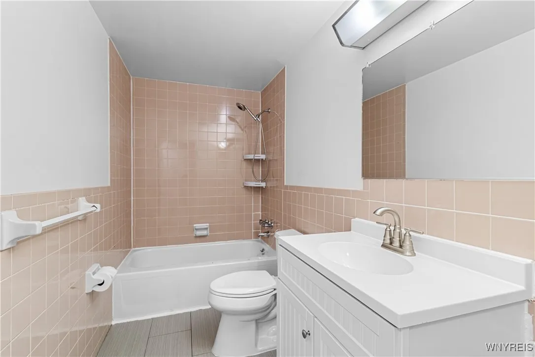 309 North Street 34, Buffalo, New York 14201, Buffalo, New York 14201, 2 Bedrooms Bedrooms, 4 Rooms Rooms,1 BathroomBathrooms,Residential,For Sale,309 North Street 34, Buffalo, New York 14201,B1622757