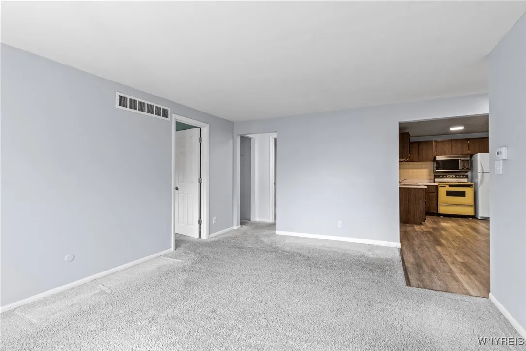 309 North Street 34, Buffalo, New York 14201, Buffalo, New York 14201, 2 Bedrooms Bedrooms, 4 Rooms Rooms,1 BathroomBathrooms,Residential,For Sale,309 North Street 34, Buffalo, New York 14201,B1622757