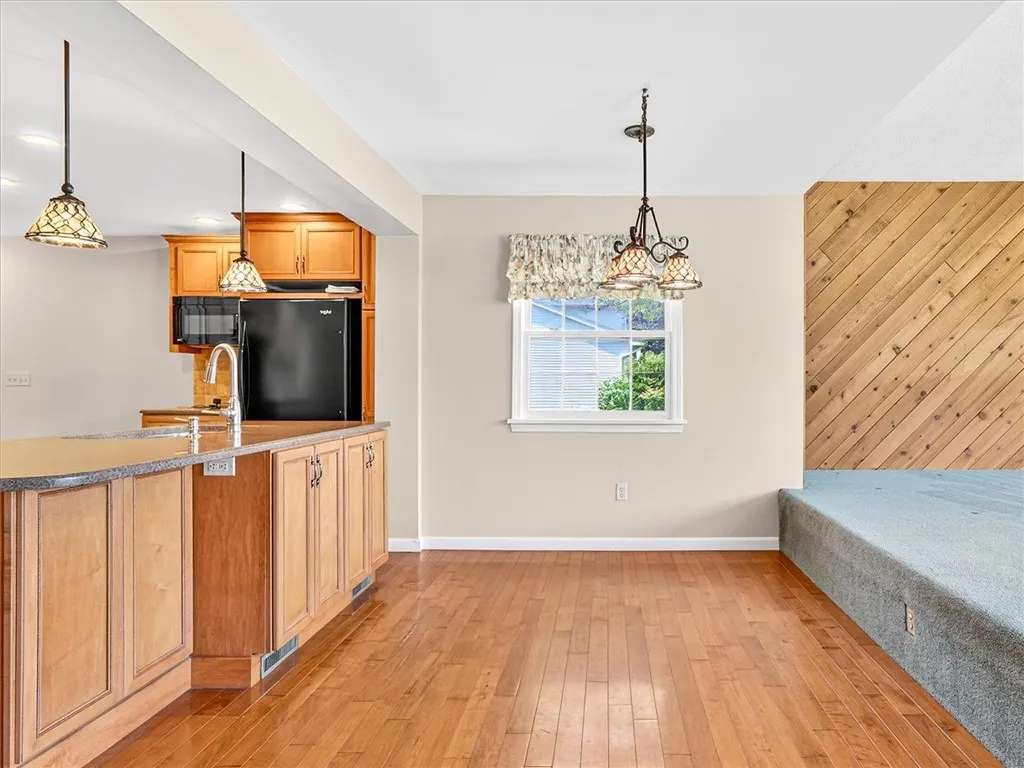Eat-In Area Of Kitchen