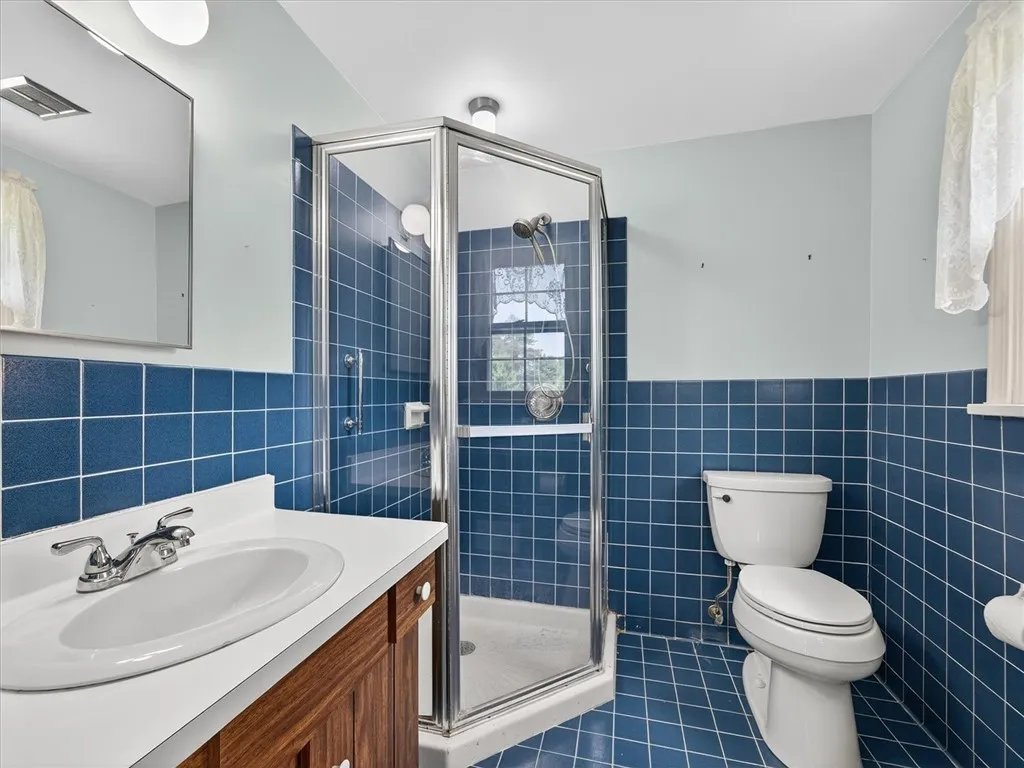 Main Bedroom Ensuite Bath