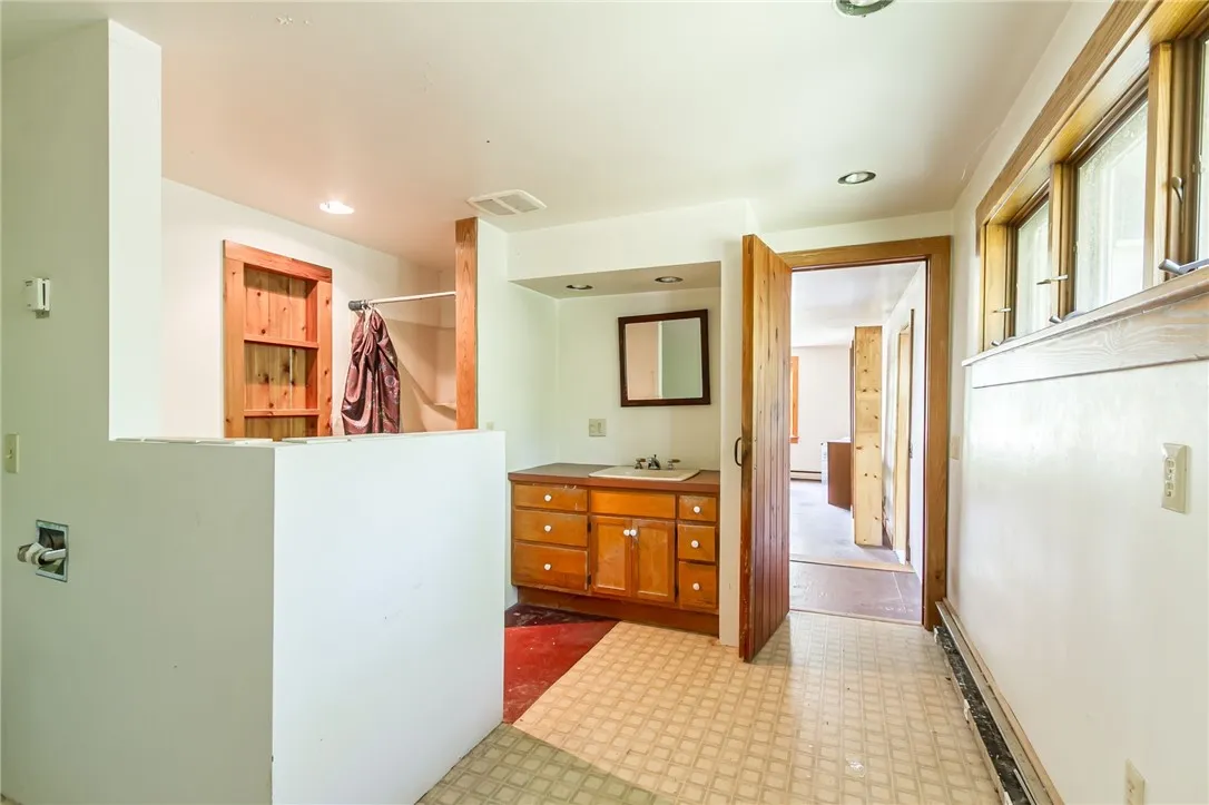 1st Floor Bathroom