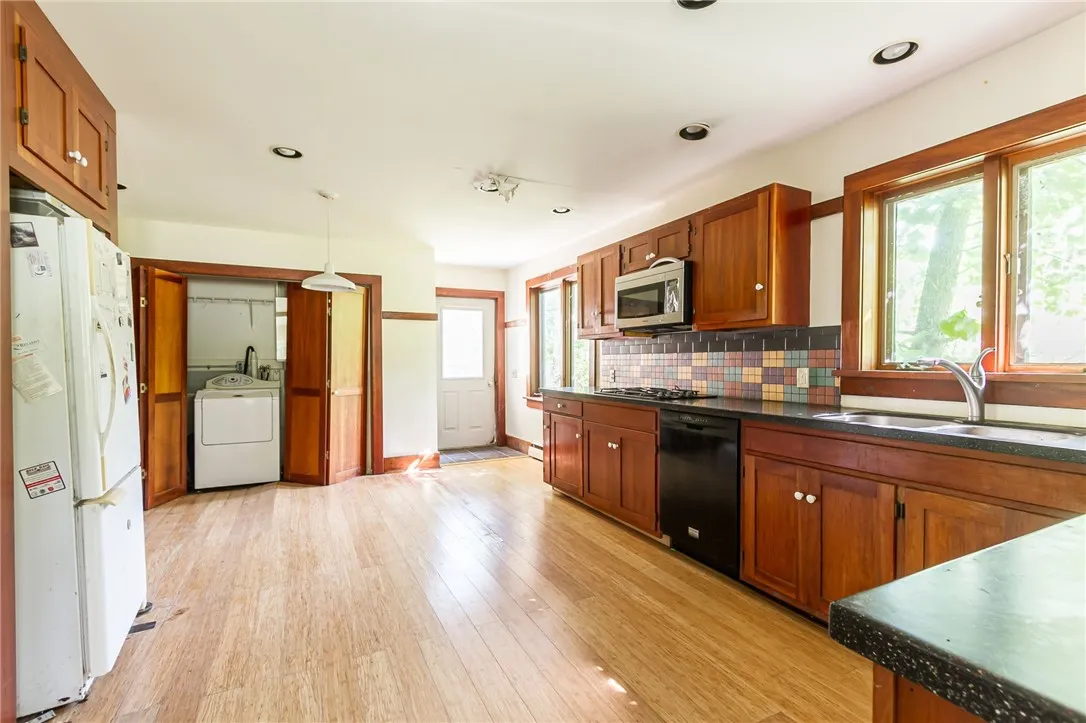 6689 Miller Road, Arcadia, New York 14513, Arcadia, New York 14513, 3 Bedrooms Bedrooms, 5 Rooms Rooms,1 BathroomBathrooms,Residential,For Sale,6689 Miller Road, Arcadia, New York 14513,R1618649