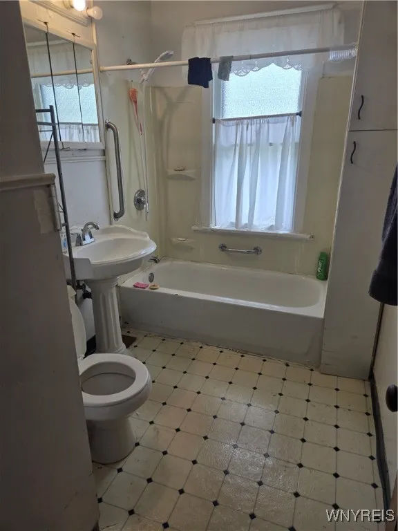 563 Lasalle Avenue, Buffalo, New York 14215, Buffalo, New York 14215, 6 Bedrooms Bedrooms, ,3 BathroomsBathrooms,Residential,Closed,563 Lasalle Avenue, Buffalo, New York 14215,0,B1622473