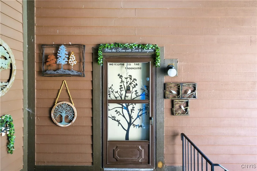Front door of #689.