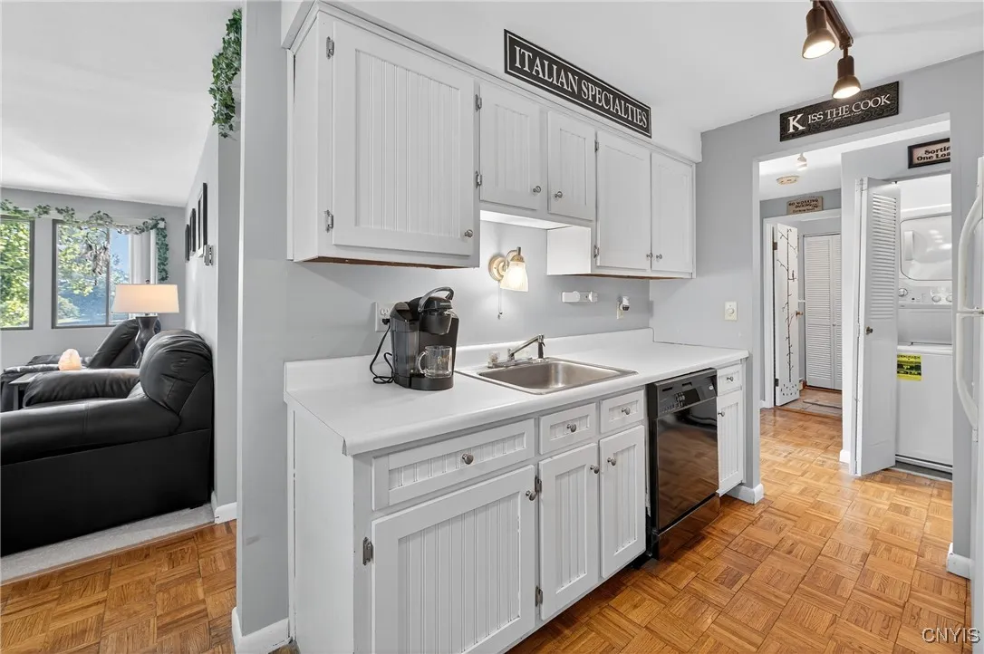Kitchen/living combo