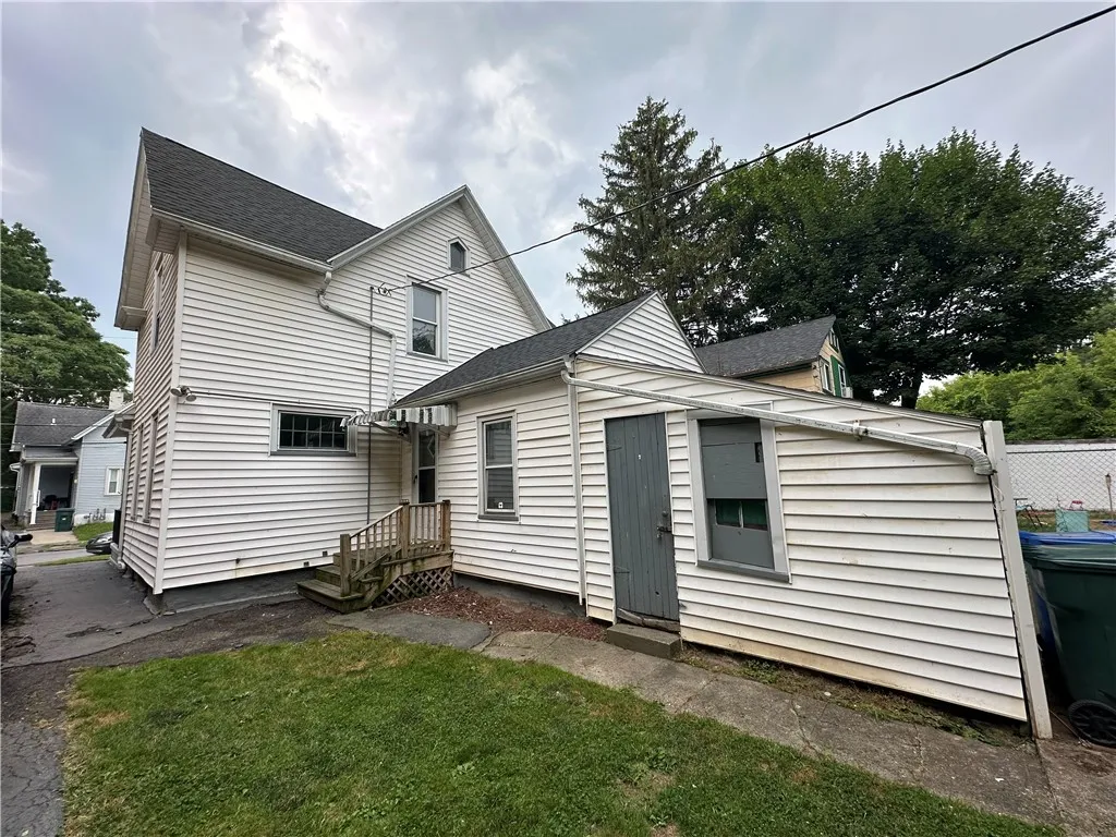 68 Evergreen Street, Rochester, New York 14605, Rochester, New York 14605, 3 Bedrooms Bedrooms, 6 Rooms Rooms,1 BathroomBathrooms,Residential,For Sale,68 Evergreen Street, Rochester, New York 14605,R1623258