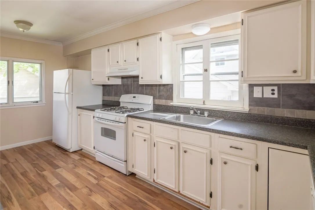 70 Brentwood Street, Rochester, New York 14610, Rochester, New York 14610, 3 Bedrooms Bedrooms, 7 Rooms Rooms,1 BathroomBathrooms,Residential Lease,Closed,70 Brentwood Street, Rochester, New York 14610,R1619837