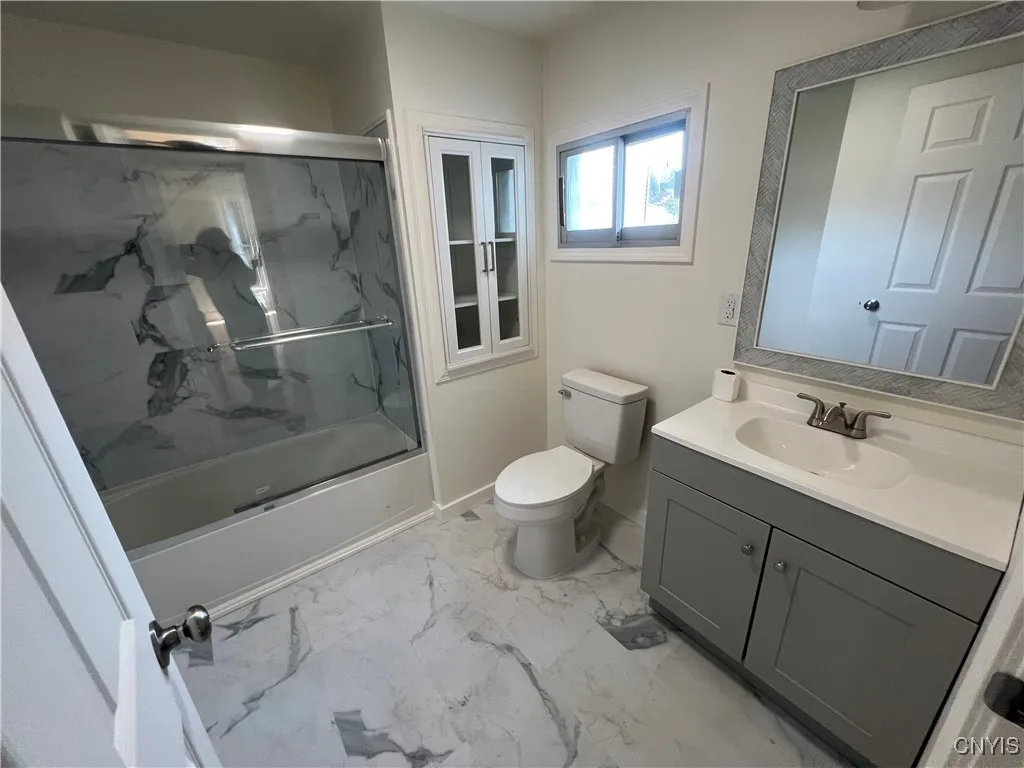 291 West 2nd Street, Oswego, New York 13126, Oswego, New York 13126, 3 Bedrooms Bedrooms, 6 Rooms Rooms,1 BathroomBathrooms,Residential Lease,For Rent,291 West 2nd Street, Oswego, New York 13126,S1623467