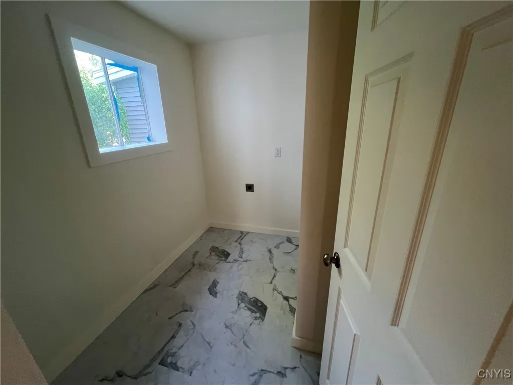 291 West 2nd Street, Oswego, New York 13126, Oswego, New York 13126, 3 Bedrooms Bedrooms, 6 Rooms Rooms,1 BathroomBathrooms,Residential Lease,For Rent,291 West 2nd Street, Oswego, New York 13126,S1623467