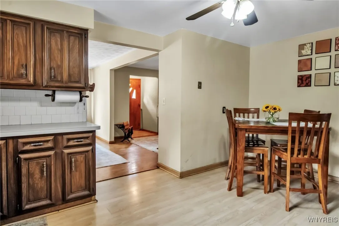 Eat-in kitchen