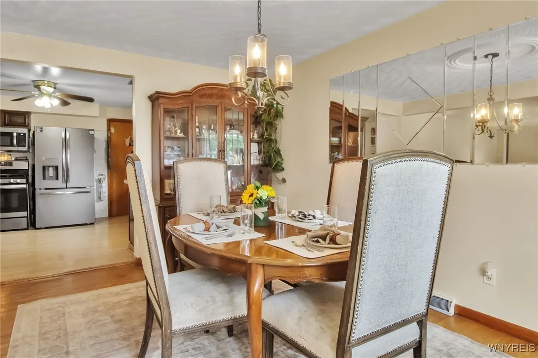 Dining room to kitchen