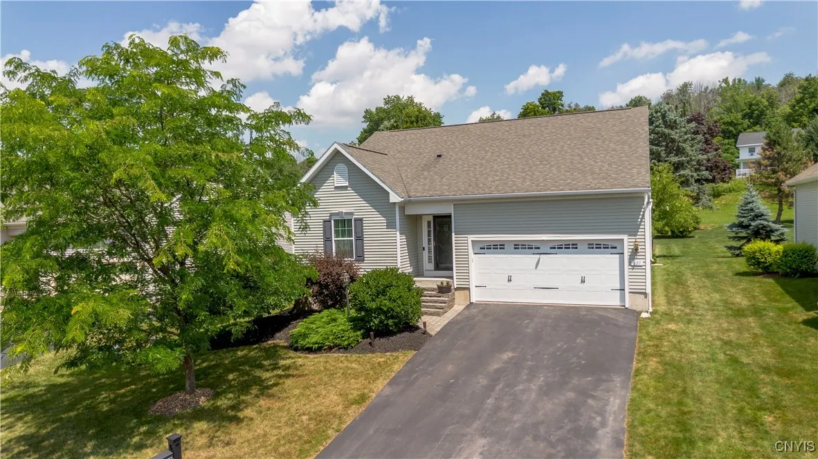 107 Shire Way, Camillus, New York 13031, Camillus, New York 13031, 3 Bedrooms Bedrooms, 8 Rooms Rooms,2 BathroomsBathrooms,Residential,For Sale,107 Shire Way, Camillus, New York 13031,S1618484