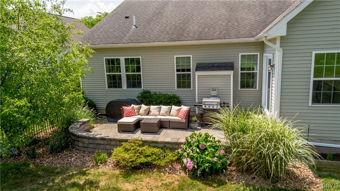 107 Shire Way, Camillus, New York 13031, Camillus, New York 13031, 3 Bedrooms Bedrooms, 8 Rooms Rooms,2 BathroomsBathrooms,Residential,For Sale,107 Shire Way, Camillus, New York 13031,S1618484