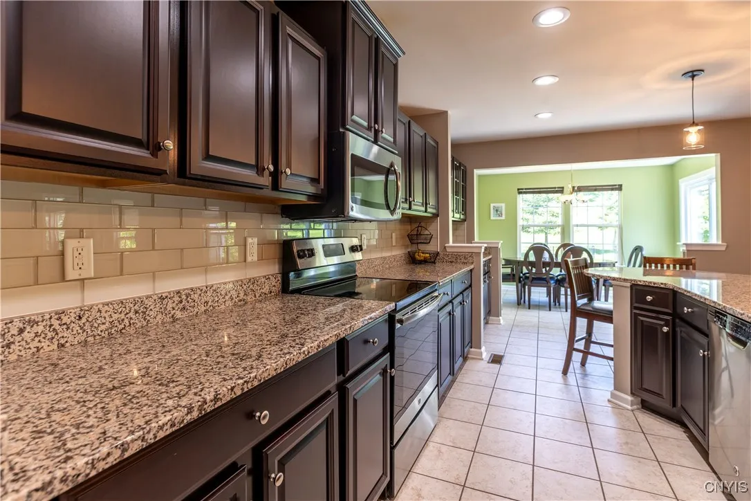 107 Shire Way, Camillus, New York 13031, Camillus, New York 13031, 3 Bedrooms Bedrooms, 8 Rooms Rooms,2 BathroomsBathrooms,Residential,For Sale,107 Shire Way, Camillus, New York 13031,S1618484