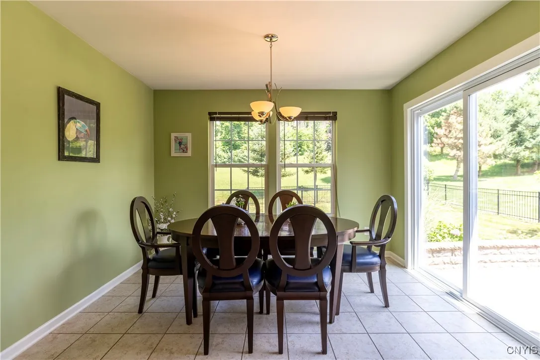 107 Shire Way, Camillus, New York 13031, Camillus, New York 13031, 3 Bedrooms Bedrooms, 8 Rooms Rooms,2 BathroomsBathrooms,Residential,For Sale,107 Shire Way, Camillus, New York 13031,S1618484