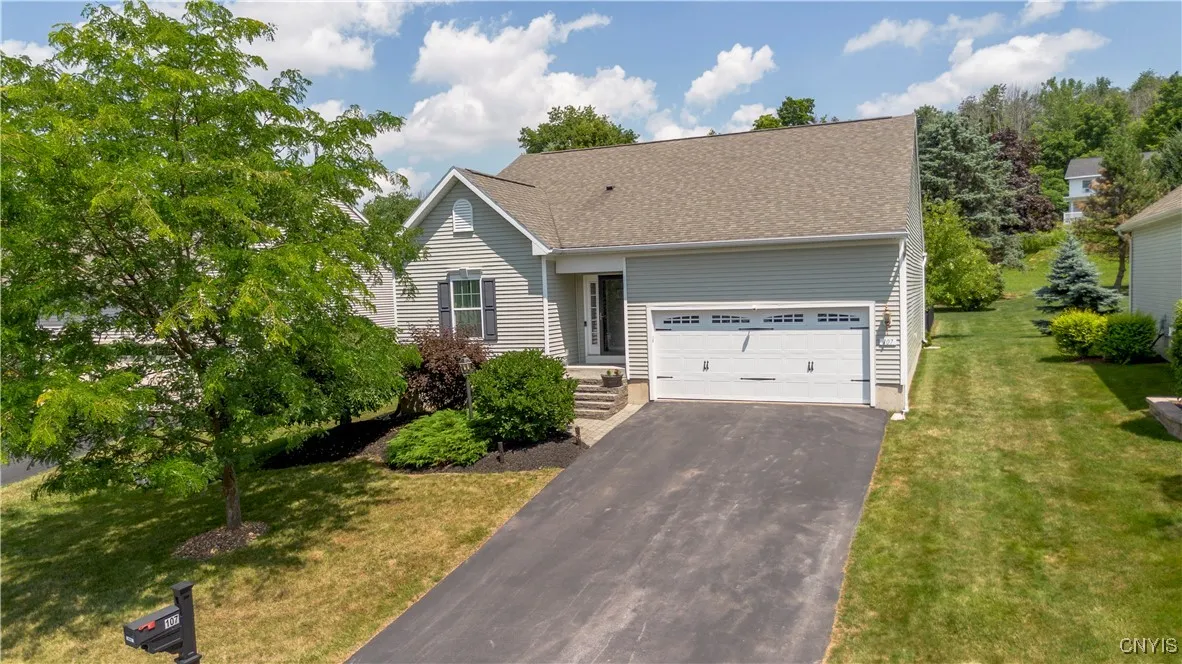 107 Shire Way, Camillus, New York 13031, Camillus, New York 13031, 3 Bedrooms Bedrooms, 8 Rooms Rooms,2 BathroomsBathrooms,Residential,For Sale,107 Shire Way, Camillus, New York 13031,S1618484
