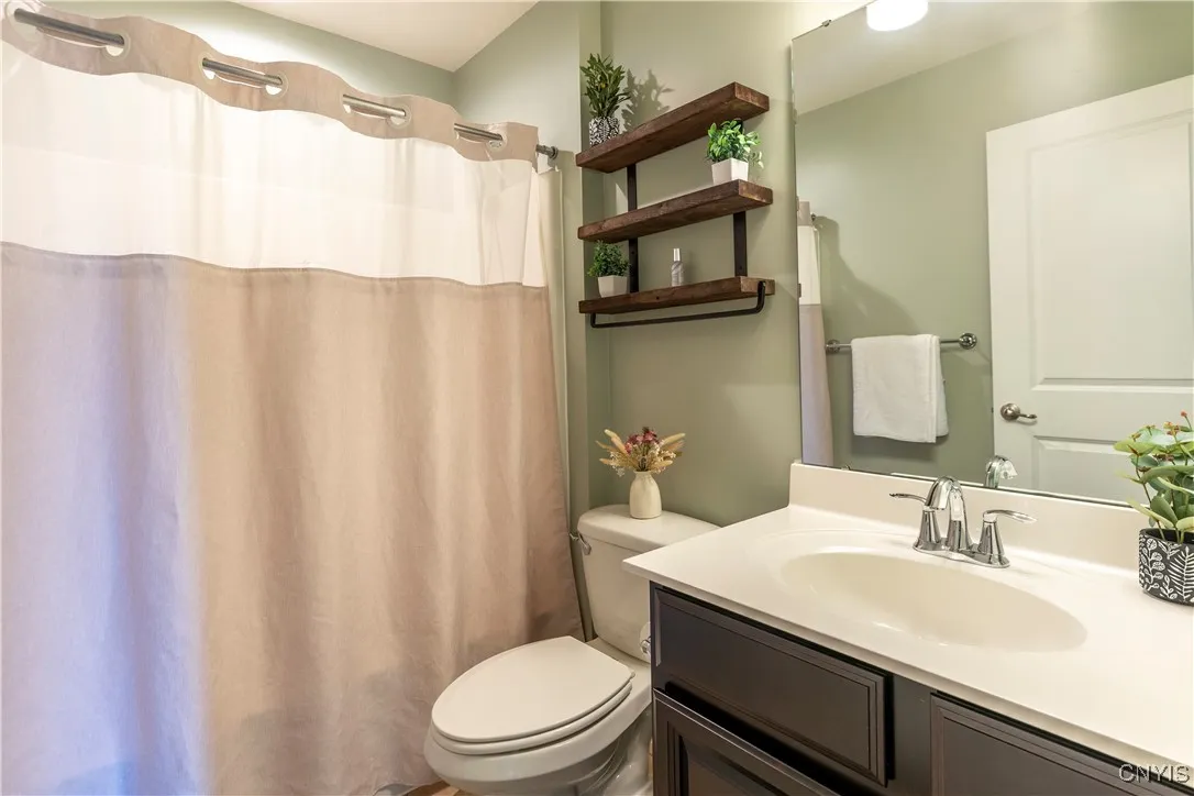 107 Shire Way, Camillus, New York 13031, Camillus, New York 13031, 3 Bedrooms Bedrooms, 8 Rooms Rooms,2 BathroomsBathrooms,Residential,For Sale,107 Shire Way, Camillus, New York 13031,S1618484