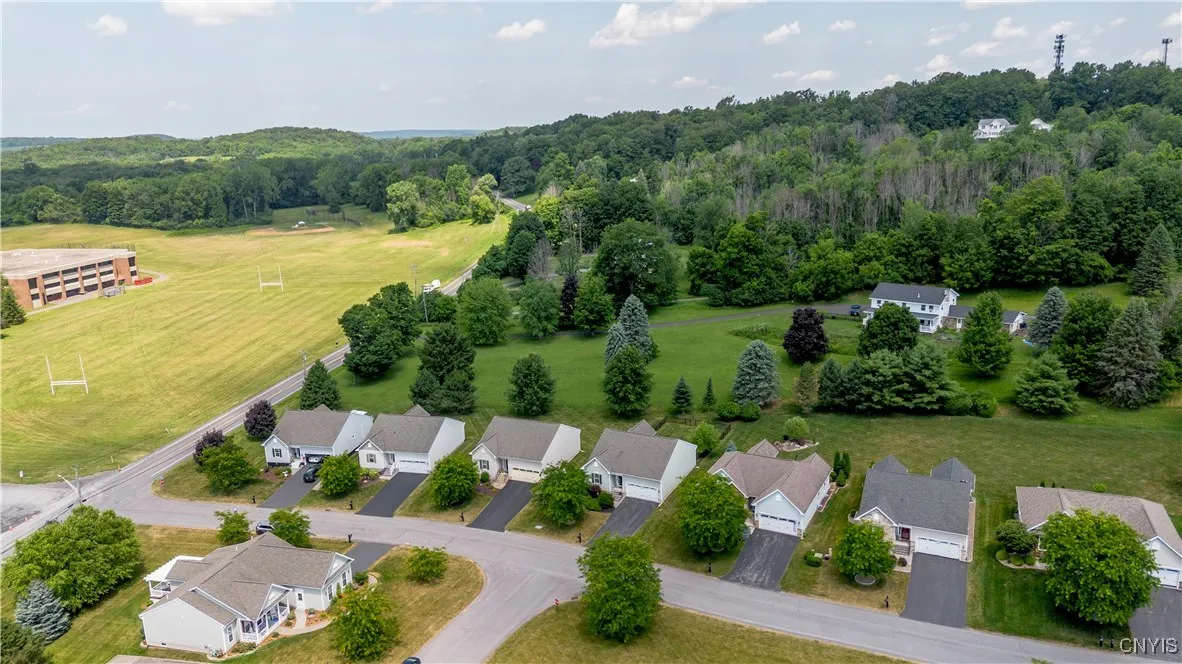 107 Shire Way, Camillus, New York 13031, Camillus, New York 13031, 3 Bedrooms Bedrooms, 8 Rooms Rooms,2 BathroomsBathrooms,Residential,For Sale,107 Shire Way, Camillus, New York 13031,S1618484