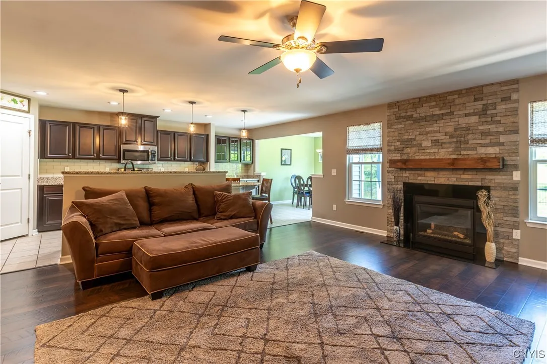 107 Shire Way, Camillus, New York 13031, Camillus, New York 13031, 3 Bedrooms Bedrooms, 8 Rooms Rooms,2 BathroomsBathrooms,Residential,For Sale,107 Shire Way, Camillus, New York 13031,S1618484