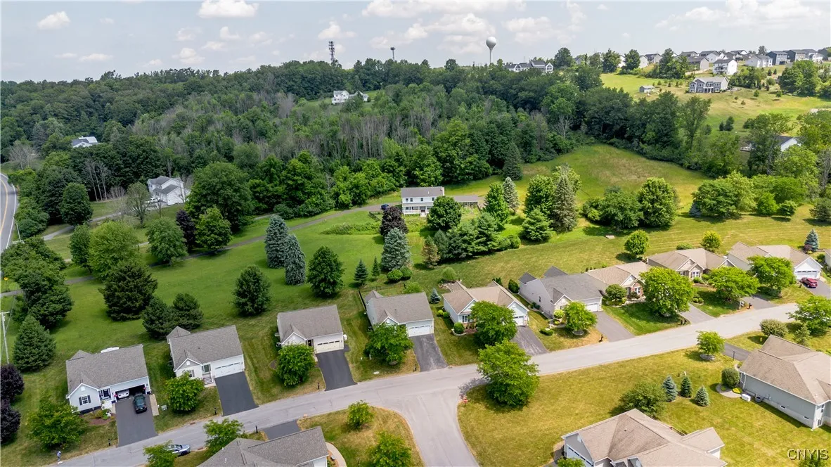 107 Shire Way, Camillus, New York 13031, Camillus, New York 13031, 3 Bedrooms Bedrooms, 8 Rooms Rooms,2 BathroomsBathrooms,Residential,For Sale,107 Shire Way, Camillus, New York 13031,S1618484