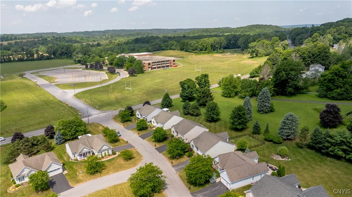 107 Shire Way, Camillus, New York 13031, Camillus, New York 13031, 3 Bedrooms Bedrooms, 8 Rooms Rooms,2 BathroomsBathrooms,Residential,For Sale,107 Shire Way, Camillus, New York 13031,S1618484
