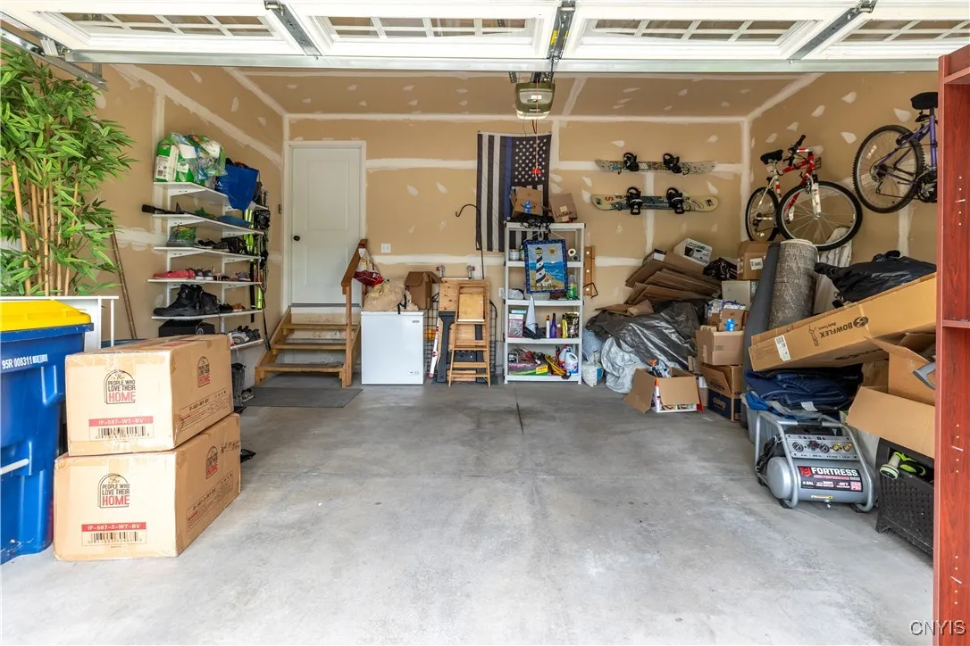 107 Shire Way, Camillus, New York 13031, Camillus, New York 13031, 3 Bedrooms Bedrooms, 8 Rooms Rooms,2 BathroomsBathrooms,Residential,For Sale,107 Shire Way, Camillus, New York 13031,S1618484
