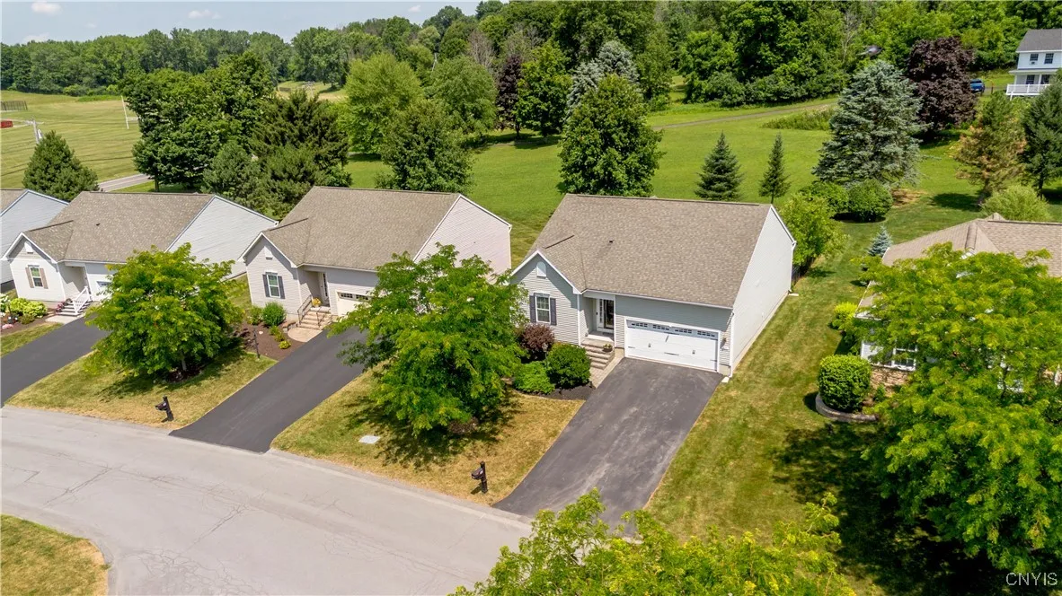 107 Shire Way, Camillus, New York 13031, Camillus, New York 13031, 3 Bedrooms Bedrooms, 8 Rooms Rooms,2 BathroomsBathrooms,Residential,For Sale,107 Shire Way, Camillus, New York 13031,S1618484