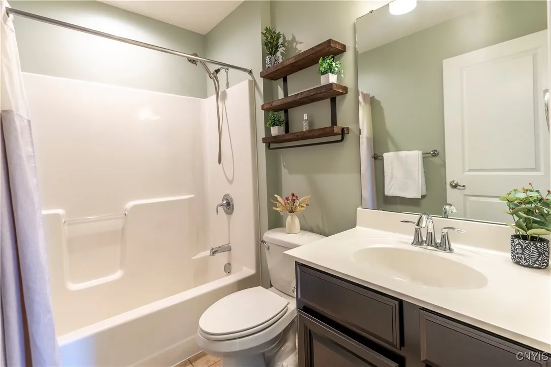 107 Shire Way, Camillus, New York 13031, Camillus, New York 13031, 3 Bedrooms Bedrooms, 8 Rooms Rooms,2 BathroomsBathrooms,Residential,For Sale,107 Shire Way, Camillus, New York 13031,S1618484