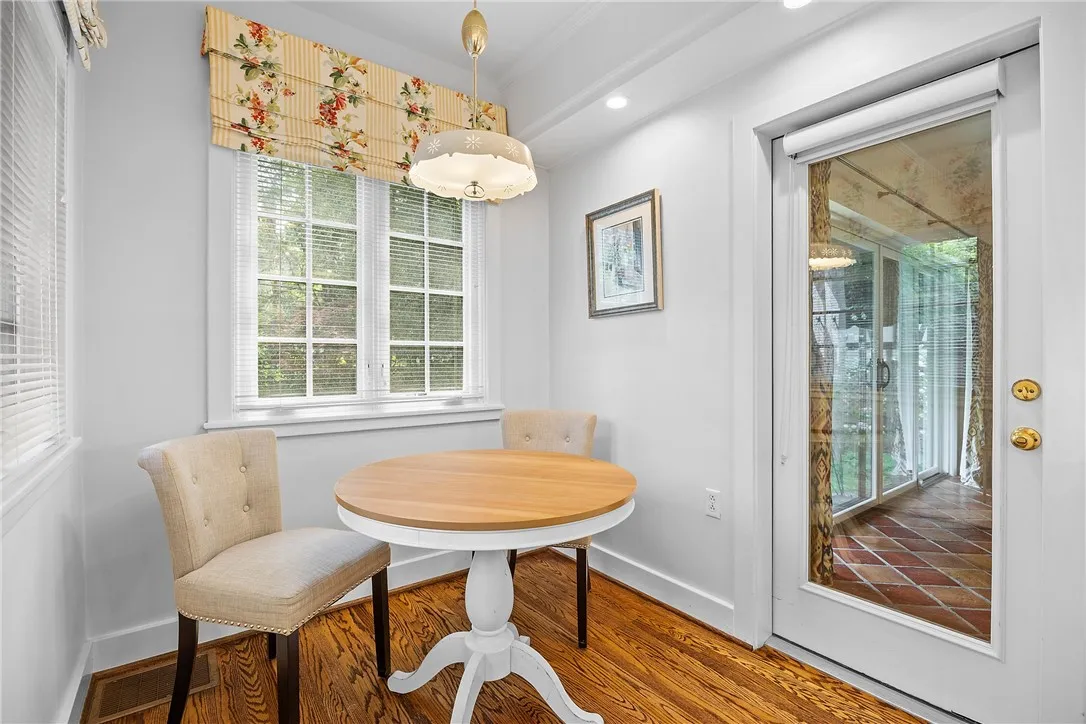 2 Buckingham Street, Rochester, New York 14607, Rochester, New York 14607, 5 Bedrooms Bedrooms, 10 Rooms Rooms,3 BathroomsBathrooms,Residential,For Sale,2 Buckingham Street, Rochester, New York 14607,R1607952