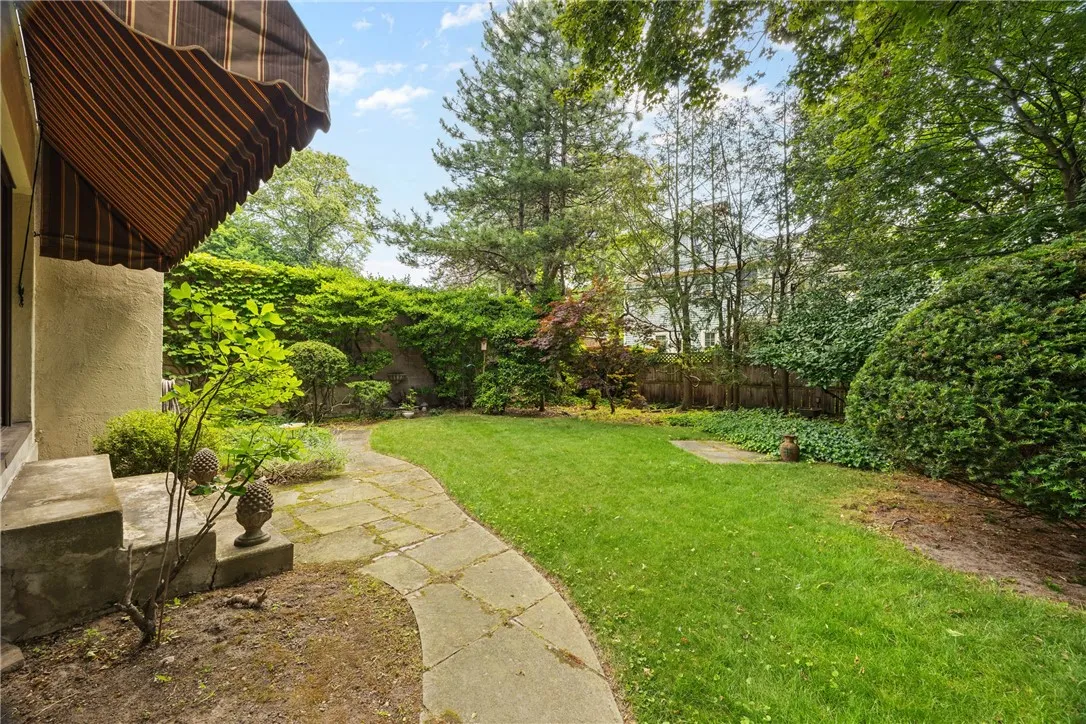 2 Buckingham Street, Rochester, New York 14607, Rochester, New York 14607, 5 Bedrooms Bedrooms, 10 Rooms Rooms,3 BathroomsBathrooms,Residential,For Sale,2 Buckingham Street, Rochester, New York 14607,R1607952