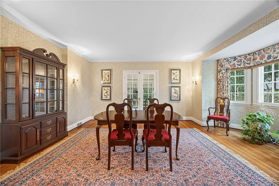 2 Buckingham Street, Rochester, New York 14607, Rochester, New York 14607, 5 Bedrooms Bedrooms, 10 Rooms Rooms,3 BathroomsBathrooms,Residential,For Sale,2 Buckingham Street, Rochester, New York 14607,R1607952