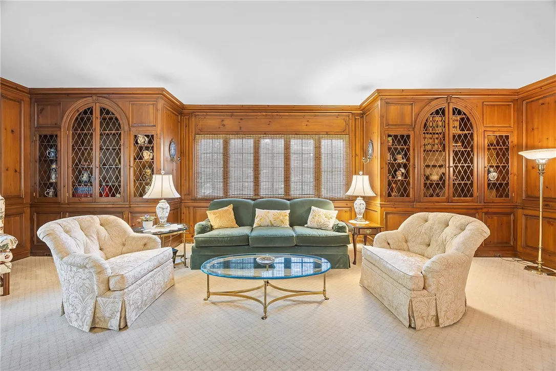 2 Buckingham Street, Rochester, New York 14607, Rochester, New York 14607, 5 Bedrooms Bedrooms, 10 Rooms Rooms,3 BathroomsBathrooms,Residential,For Sale,2 Buckingham Street, Rochester, New York 14607,R1607952