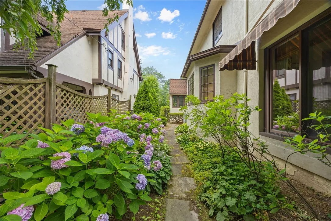 2 Buckingham Street, Rochester, New York 14607, Rochester, New York 14607, 5 Bedrooms Bedrooms, 10 Rooms Rooms,3 BathroomsBathrooms,Residential,For Sale,2 Buckingham Street, Rochester, New York 14607,R1607952