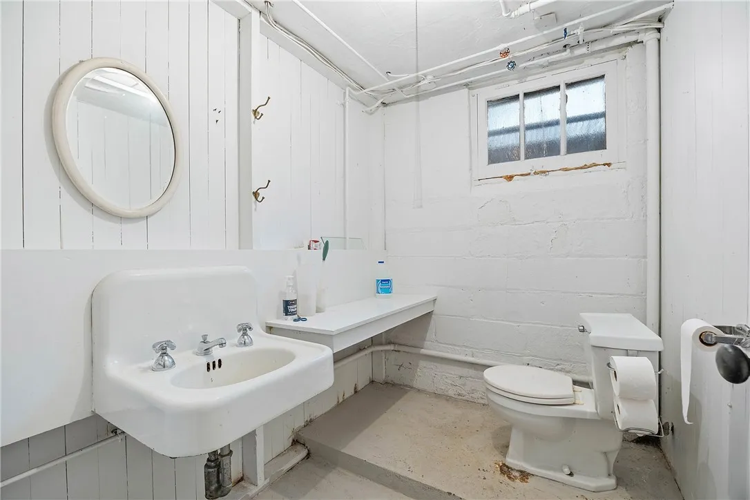2 Buckingham Street, Rochester, New York 14607, Rochester, New York 14607, 5 Bedrooms Bedrooms, 10 Rooms Rooms,3 BathroomsBathrooms,Residential,For Sale,2 Buckingham Street, Rochester, New York 14607,R1607952