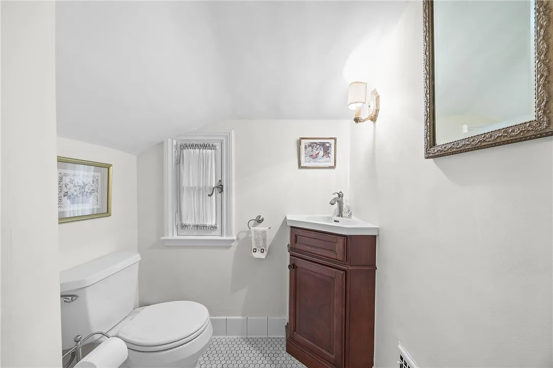 2 Buckingham Street, Rochester, New York 14607, Rochester, New York 14607, 5 Bedrooms Bedrooms, 10 Rooms Rooms,3 BathroomsBathrooms,Residential,For Sale,2 Buckingham Street, Rochester, New York 14607,R1607952