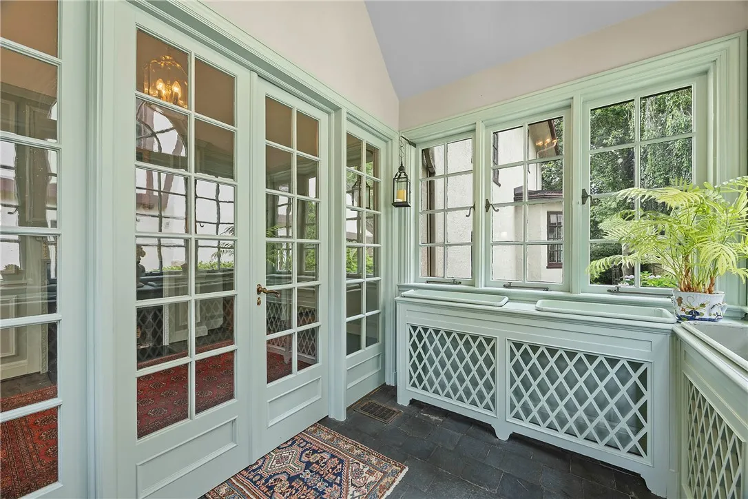 2 Buckingham Street, Rochester, New York 14607, Rochester, New York 14607, 5 Bedrooms Bedrooms, 10 Rooms Rooms,3 BathroomsBathrooms,Residential,For Sale,2 Buckingham Street, Rochester, New York 14607,R1607952