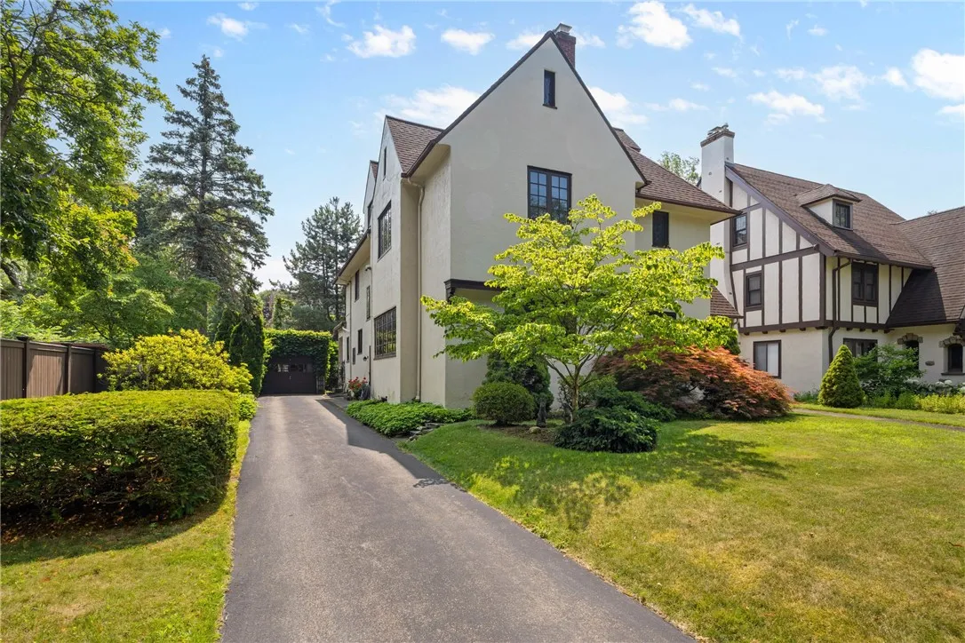 2 Buckingham Street, Rochester, New York 14607, Rochester, New York 14607, 5 Bedrooms Bedrooms, 10 Rooms Rooms,3 BathroomsBathrooms,Residential,For Sale,2 Buckingham Street, Rochester, New York 14607,R1607952