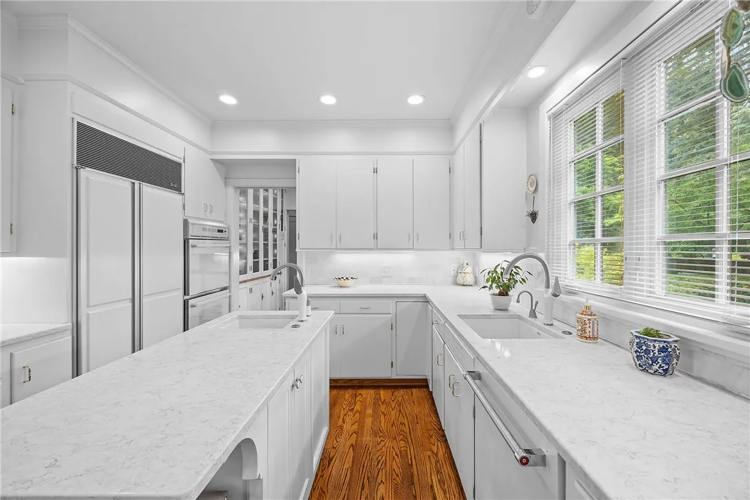 2 Buckingham Street, Rochester, New York 14607, Rochester, New York 14607, 5 Bedrooms Bedrooms, 10 Rooms Rooms,3 BathroomsBathrooms,Residential,For Sale,2 Buckingham Street, Rochester, New York 14607,R1607952