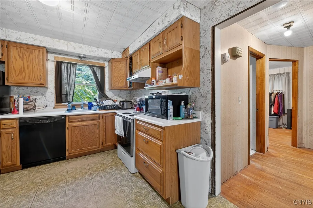 117 Edden Lane, Clay, New York 13212, Clay, New York 13212, 4 Bedrooms Bedrooms, 7 Rooms Rooms,1 BathroomBathrooms,Residential,For Sale,117 Edden Lane, Clay, New York 13212,S1623406