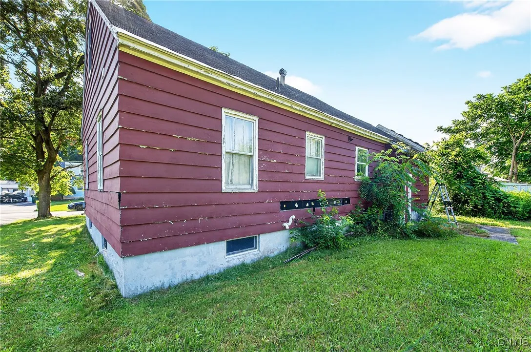 117 Edden Lane, Clay, New York 13212, Clay, New York 13212, 4 Bedrooms Bedrooms, 7 Rooms Rooms,1 BathroomBathrooms,Residential,For Sale,117 Edden Lane, Clay, New York 13212,S1623406